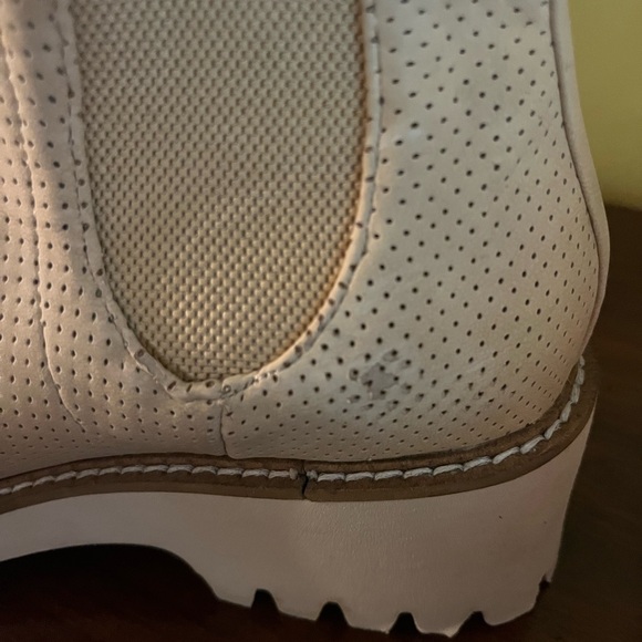 Matisse Footwear Preston Chunky Chelsea Boot Color: Natural Size:8M - Picture 5 of 8